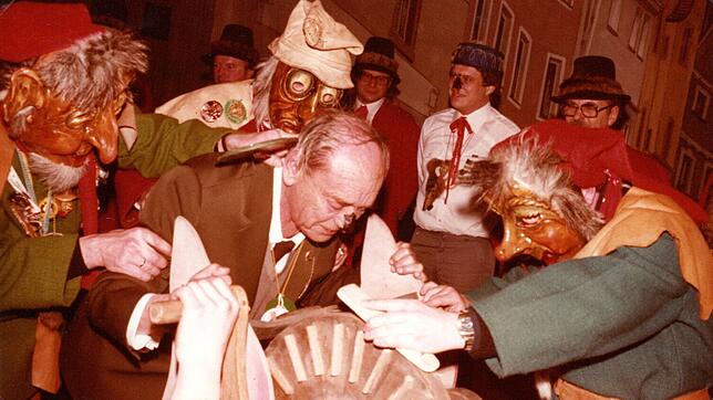 1972 wurde dem Fasnachtsforscher Wilhelm Kutter die Nase geschliffen, da er sich negativ über die Masken geäußert hatte.