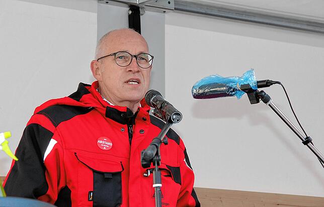 Bild 4: 300 Teilnehmer bei IG Metall Kundgebung &ndash; &bdquo;1000 Arbeitsplätze in Gefahr&ldquo;