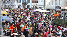 Hoch her ging es am Schmotzigen Dunschtig in der Altstadt, hier ein Bild vom bunten Treiben in der Wessenbergstraße.