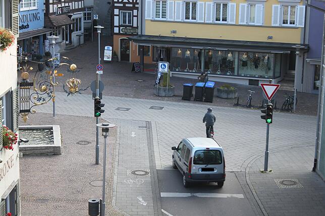 Die Sanierung der Pflasterfläche im Bereich Hauptstraße/Am Stadtgraben sowie die Neuherstellung dieser Fläche durch Asphal mit ...