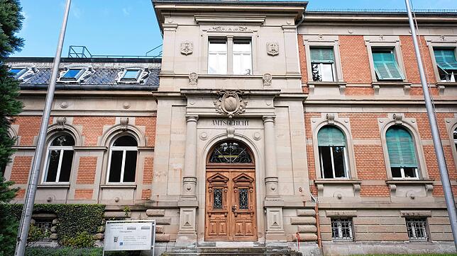 Das Amtsgericht in Überlingen. Hier saß vergangene Woche ein 24-jähriger Mann vor Gericht. Ihm wurden Körperverletzung, Beleidigung, ...
