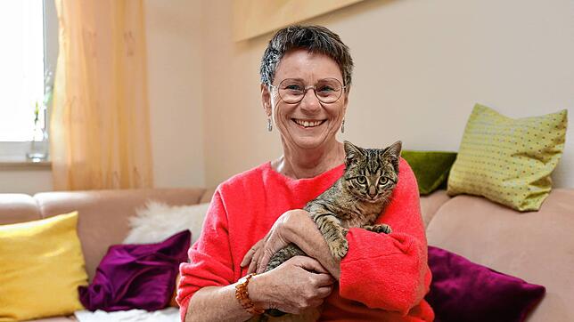 Allensbacherin Edith Hespeler ist überglücklich: Der kleine Benni stammt jedoch nicht aus dem Tierschutzheim Konstanz.