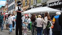 Das Bild zeigt den Straßenmarkt am Schweizer Feiertag im vergangenen Jahr. Anlässe wie dieser bieten sich auch 2025 im Raum Stockach.