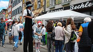 Das Bild zeigt den Straßenmarkt am Schweizer Feiertag im vergangenen Jahr. Anlässe wie dieser bieten sich auch 2025 im Raum Stockach.