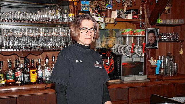 Melanie Roth (46) war mehr als zwölf Jahre lang Chefin in Mellis Holzwurm. Nun hört sie auf. Die Kneipe mit Biergarten ist anlässlich ...