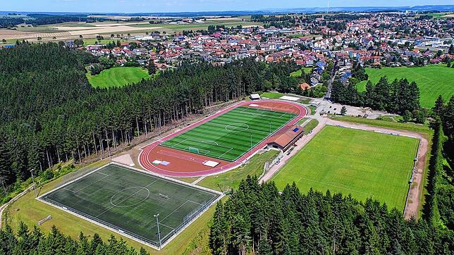 Noch herrscht im Waldstadion gähnende Leere: Der TuS Bonndorf will aufgrund der Bestimmungen, die die Corona-Verordnung Sportstätten dem ...