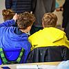Zwei aus der Ukraine geflüchtete Schüler sitzen im Unterricht.