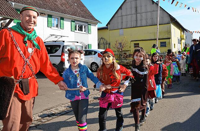 Bild 32: Bilder vom Narrenbaumstellen in Ittendorf (Teil 1/2)
