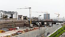 Die Elefantenbrücke über die A81 zwischen Sindelfingen und Böblingen wird zum Teil abgerissen, weil die Autobahn erweitert wird.