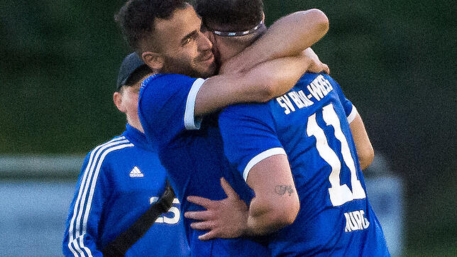 Matchwinner: Der Murger Franceso Lo Presti (rechts) erzielte im Spitzenspiel gegen den FC 08 Bad Säckingen in ersten Minute der ...