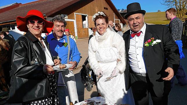 In Hausen vor Wald wird Hochzeit wie früher gefeiert.