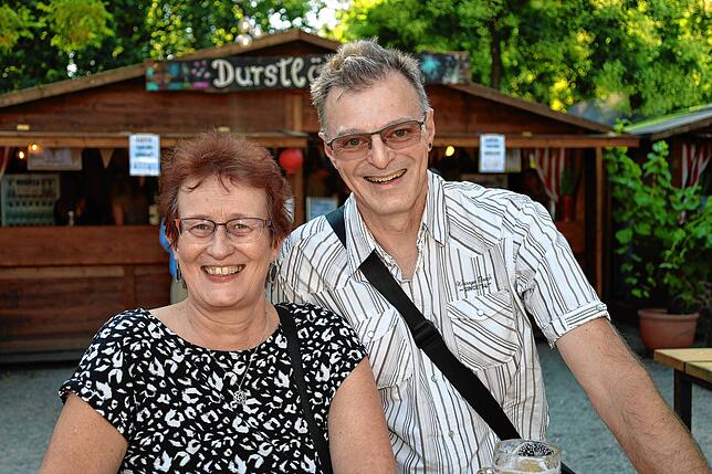 Bild 1: Gut gelaunt und gesellig am Bodensee - so endet das Stadt-gartenfest 2025