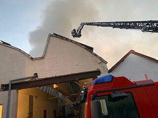Bild 2: Großbrand im Wehra-Areal: Letzte Brandnester werden gelöscht