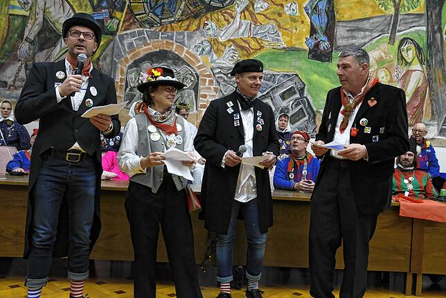 Bild 17: Alle Bilder zum Schmotzigen Dunschtig: Narren übernehmen das Singener Rathaus