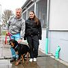Ganz schön eng hier im Tierheim des Tierschutzvereins Radolfzell: Vorsitzender Berthold Keller hat Hund Bella, den zwei Jahre alten ...