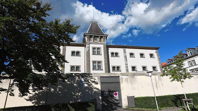 Ein architektonisch ansehnlicher Altbau – so wirkt das Konstanzer Gefängnis von außen. Doch innen zeigen sich die Probleme des in ...