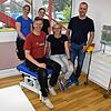 Sie packen beim Umzug in den Campus gerade kräftig mit an (von links): Orthopäde Olaf Noll (vorne links), seine Mitarbeiterinnen Sandra ...