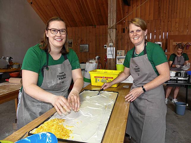 Bild 9: Gute Laune beim Mostfest in Bermatingen-Ahausen