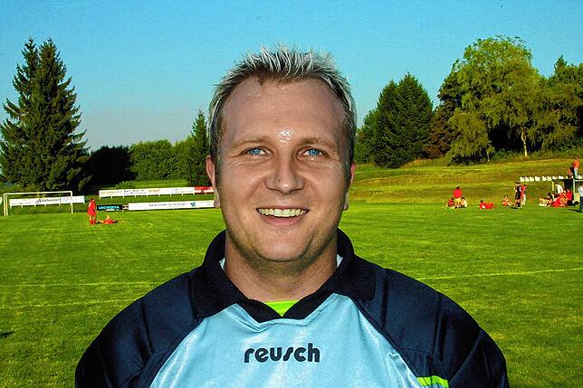 Wandelndes Archiv: Torwart Michael Lampert war in der Meistersaison 2001/02 des FC Erzingen vor allem zu Hause kaum zu bezwingen. ...