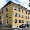 Das historische Hilzinger Rathaus im Jahr 2023: Bald soll hier der Einbau eines Dachflächenfensters für mehr Sicherheit sorgen.