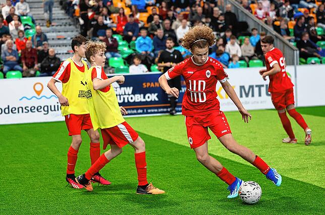 Bild 17: Europas beste U-15-Fußball-Teams in Friedrichshafen! Unsere besten Bilder vom MTU-Cup, Teil 1!