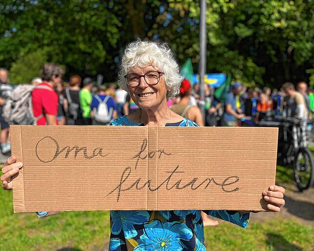 Christa Charlotte Müller-Haider ist nicht nur Oma von elf Enkeln, sondern auch eine selbsternannte Oma for future.