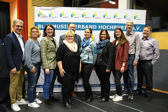 Das Präsidium des Blasmusikverbands Hochrhein von links: Die beiden Vizepräsidenten Ralf Eckert und Brigitte Russ, Schriftführerin ...