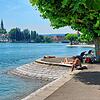 Menschen legen sich auf Wege, Bänke oder Grünflächen an der Seestraße, um dort den Tag zu verbringen und zu baden. Das stößt einigen ...