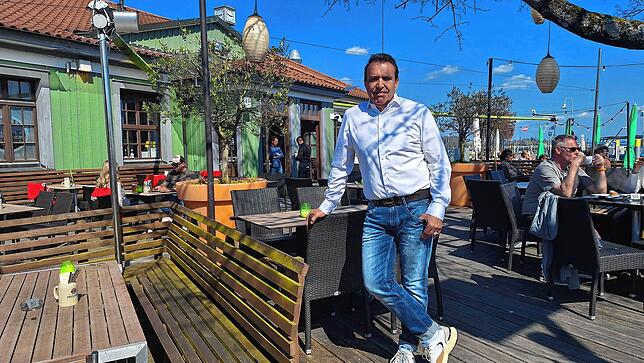 Stefan Müller im Biergarten der Hafenmeisterei. Das Haus wird er zunächst weiter führen. Irgendwann wird aber auch hier Schluss sein.