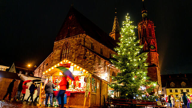 Der Villinger Weihnachtsmarkt 2019 erstrahlt in weihnachtlichem Glanz.