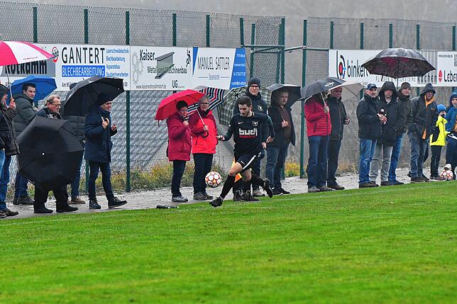 Bild 10: FC Erzingen beendet im Nebel den Siegeszug des SV Buch &ndash; und wir haben die Bilder!