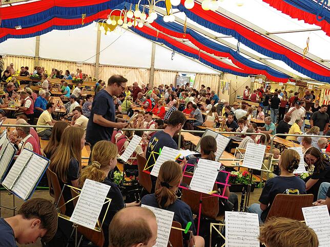Bild 2: Dorffest in Kirchen-Hausen mit viel Angeboten und Besuch an vier Tagen