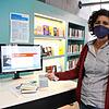 Ulrike Horn, die Leiterin der Stadtbibliothek, demonstriert: Am Ende des Ausleihprozesses hat der Nutzer auf Wunsch eine Quittung in der ...