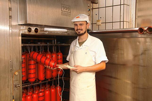 Timo Mertel hat bereits in der Metzgerei Pfaff gelernt und wird die Manufaktur in der Alten Basler Straße künftig leiten.