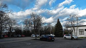 Die Gemeinde Oberteuringen plant, den Franz-Roth-Platz zu sanieren und umzugestalten. Der Neubau der Schule bringt neue Anforderungen ...