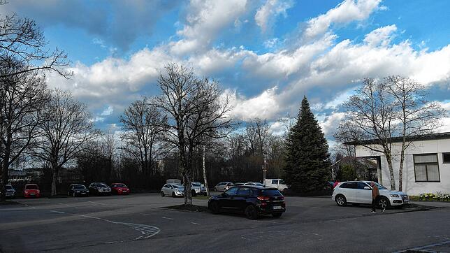 Die Gemeinde Oberteuringen plant, den Franz-Roth-Platz zu sanieren und umzugestalten. Der Neubau der Schule bringt neue Anforderungen ...