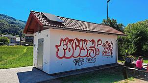 Zerstörungswut neben der Pumptrack-Strecke beim Frankenmattstadion: Löcher in der Wand und Graffiti erfordern nun wieder städtische ...