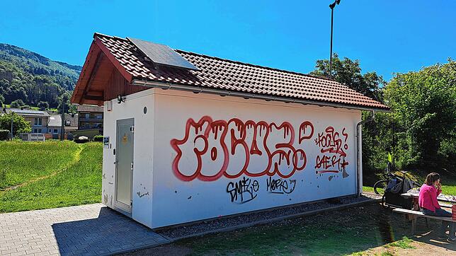 Zerstörungswut neben der Pumptrack-Strecke beim Frankenmattstadion: Löcher in der Wand und Graffiti erfordern nun wieder städtische ...