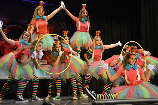 Die große Tanzgruppe der Narrenzunft studierte ihre klasse tänzerische Darbietung als Clowns unter der Leitung von Annika Martin und ...
