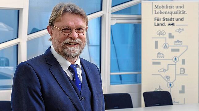 Ministerialdirektor Uwe Lahl, Amtschef des Landesverkehrsministeriums und ständiger Vertreter des Verkehrsministers, spricht über den ...