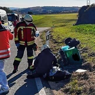 Bild 1: Mehrere Schwerverletzte bei geführter Tour: Fahrzeuge des Modells Mini-Hot-Rod überschlagen sich