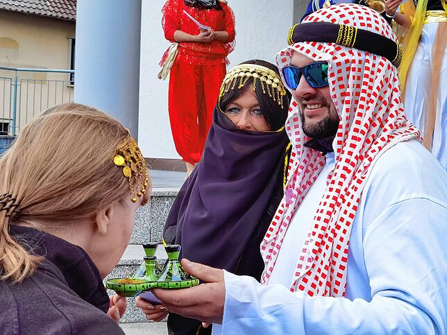 Bild 8: Das war die Übergabe des Daisendorfer Rathausschlüssels an die Narren am Schmotzigen Dunschtig 2024