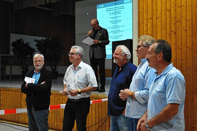 Sie wollen den Bau von Windkraftanlagen auf dem Schienerberg verhindern (von links): Peter Pfeiffer, Christoph Vestner, Otto Kapser, ...