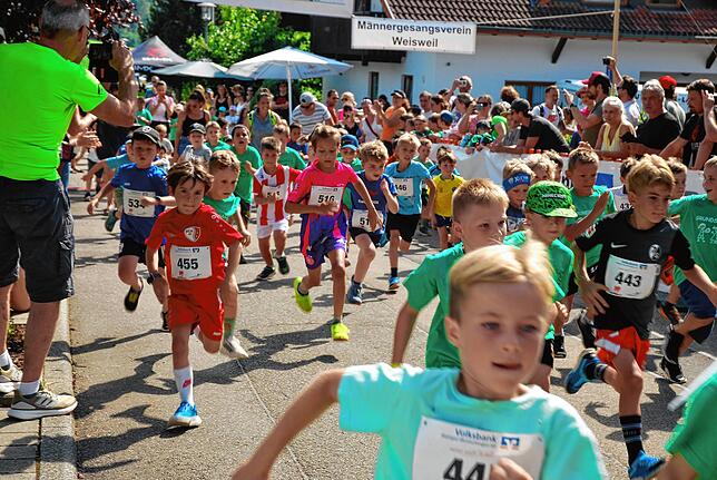 Bild 16: So schön war der Klettgaulauf 2024: Diese Läufer gehen an den Start