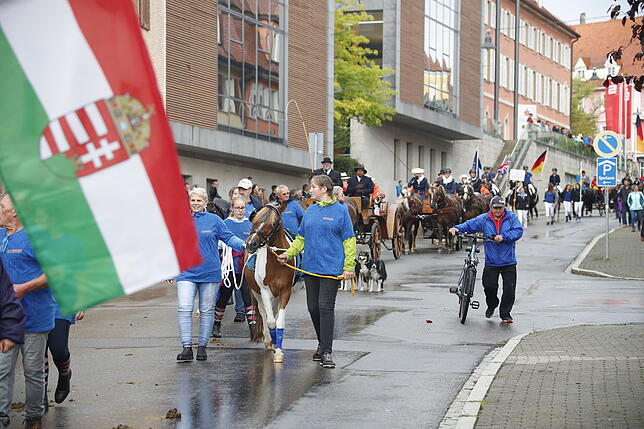 Bild 27: Das bisschen Regen! So bunt und vielfältig war der Festumzug des Reitturniers