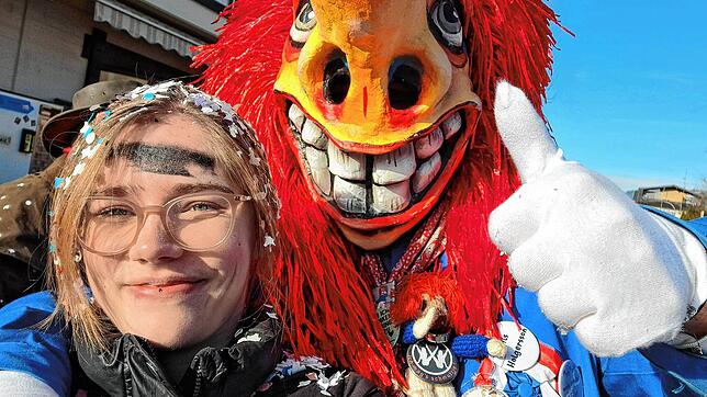 Vom Fasnachtsanfänger zum Fasnachtsfan: Als SÜDKURIER-Volontärin ist Sabrina Morenz bei den traditionellen Bräuchen der Region mittendrin.