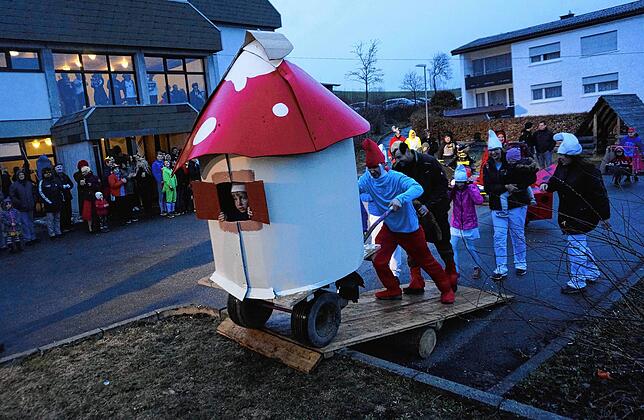 Unter Einhaltung der dann gültigen Abstands- und Hygieneregeln könnte das beliebte Riedöschinger Mistkarrenrennen am Rosenmontag ...