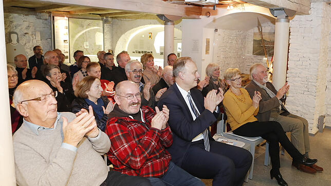 Kein freier Platz mehr bei der Buchpräsentation von Anton Knapp im Stadtmuseum in Hüfingen. Bilder: Roger Müller