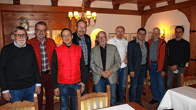 Der Vorstand (v. li): Josef Renz, Siegfried Endres, Mario Lovecchio, Jörg Pompeuse, Hugo Lehmann, Michael Fritz, Max Knoll, Max Kempter ...