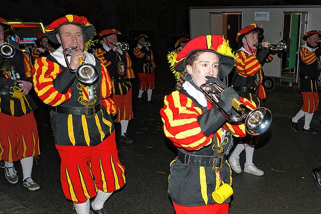 Beim Nachtumzug in Sauldorf-Bietingen spielte auch der Fanfarenzug aus Langenhart.
